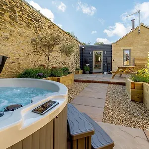 rinstone-lodge-thornton-le-dale-moors-cottage-with-hot-tub.yorkshirehotels.net/
