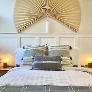  Apartment Stunning Themed 2 Bed