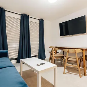  Apartment Stunning 2 Bedroom Flat In Town